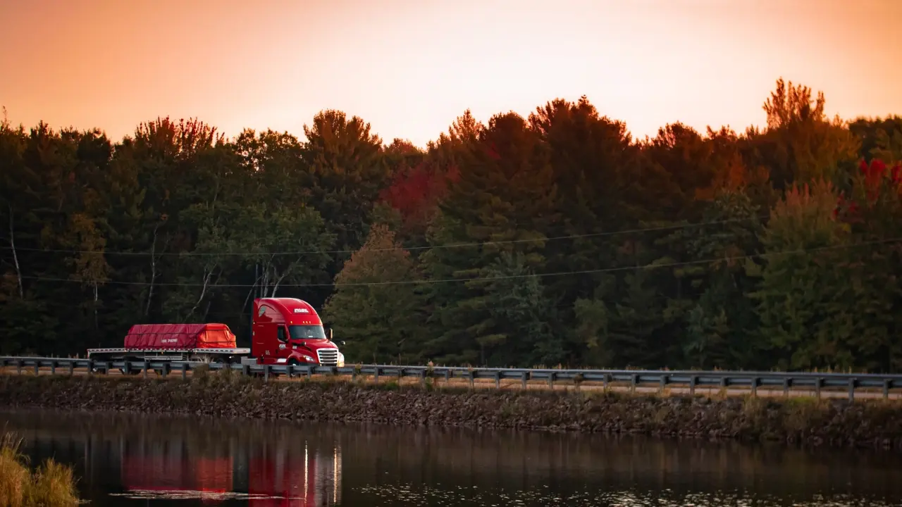 Roehl flatbed truck on bridge