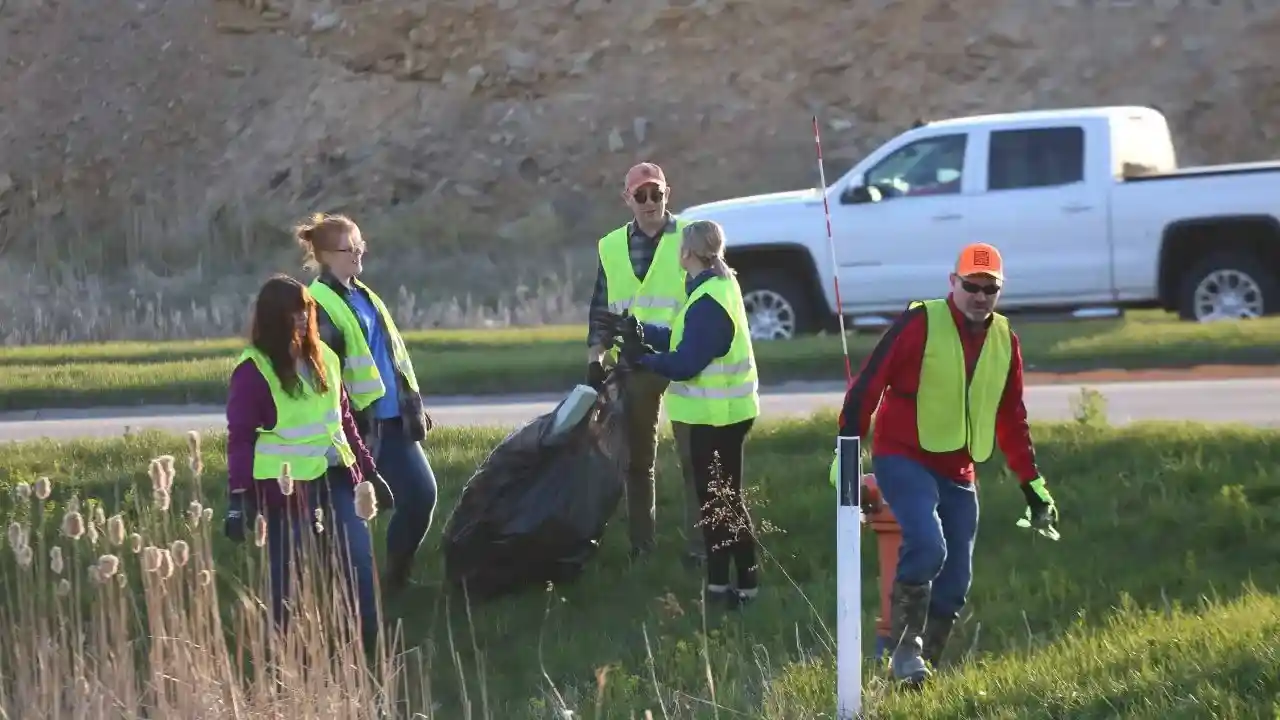 Roehl teammates doing highway cleanup