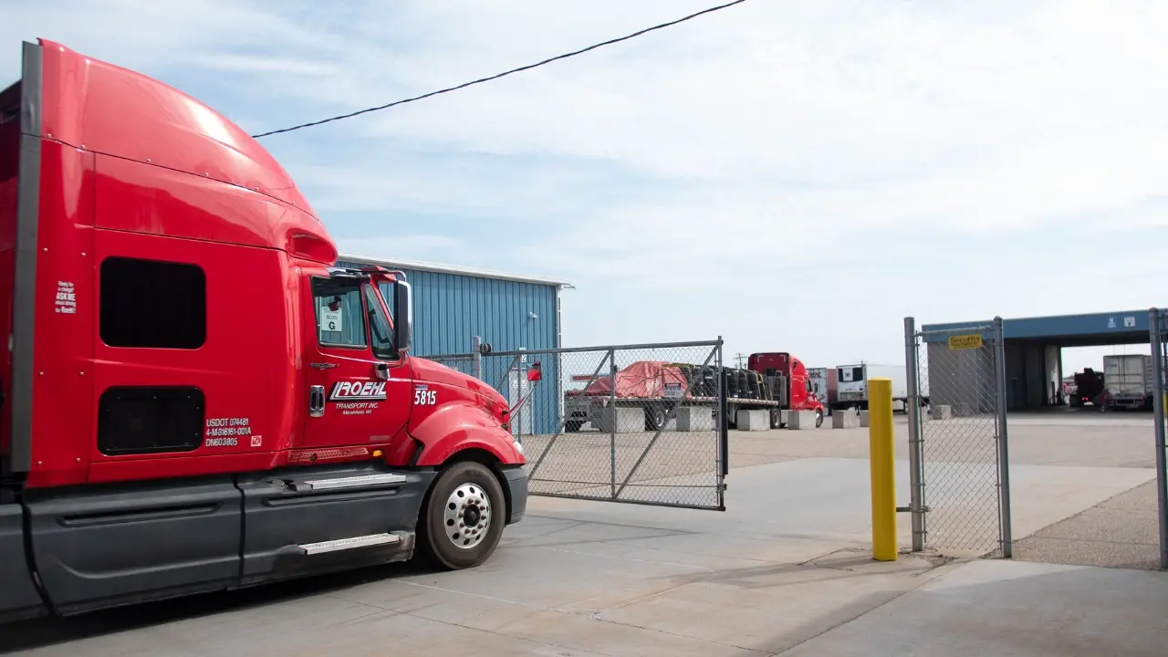 Roehl truck entering Marshfield yard