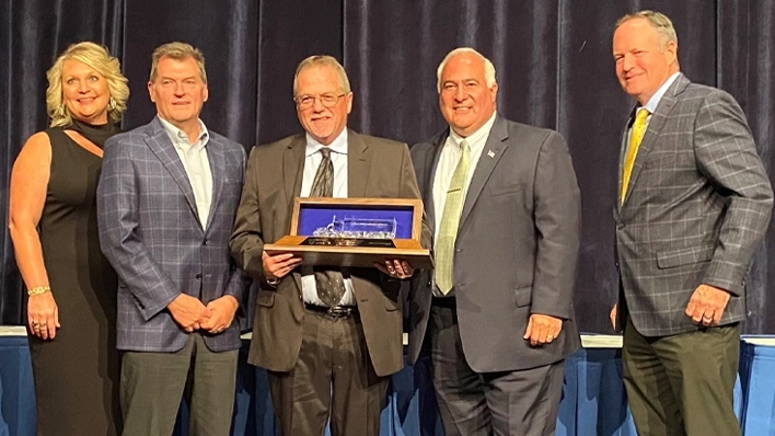 Roehl Transport has won an unprecedented 4th President’s Trophy from the American Trucking Associations (ATA)