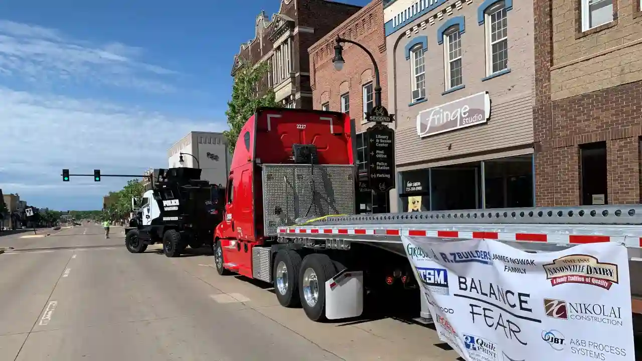 Roehl truck hauling record breaking stilts